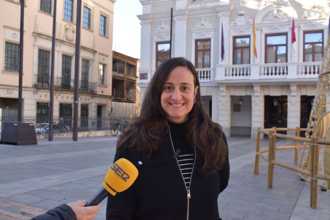 Guarinos se gasta más dinero esta Navidad y en llenar de luces la ciudad, aún a oscuras, “mientras nos sigue asfixiando a impuestos”