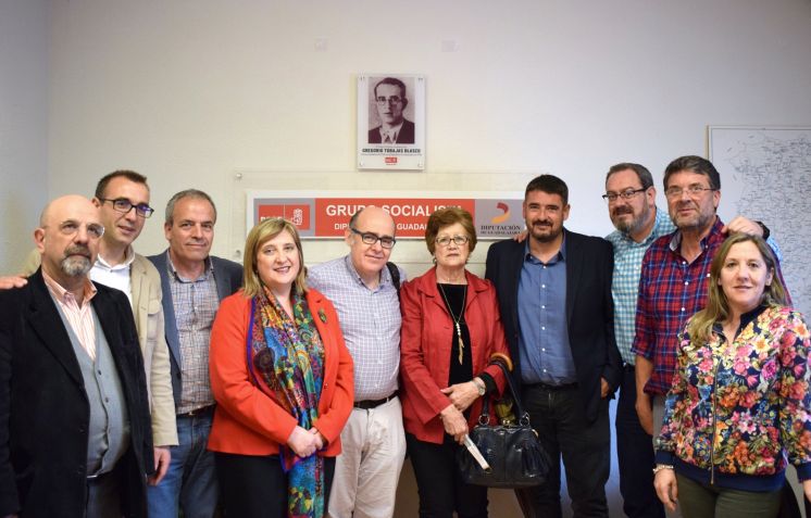 El PSOE rinde homenaje a Gregorio Tobajas mientras el PP le niega el reconocimiento de la Diputación