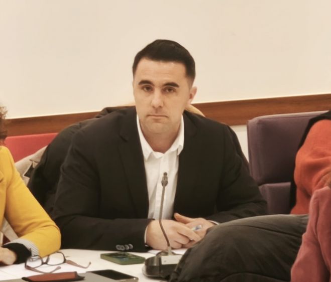 Guarinos permite y no recrimina al sr. Morejón que insulte al concejal socialista Juan Flores durante su intervención en el pleno municipal