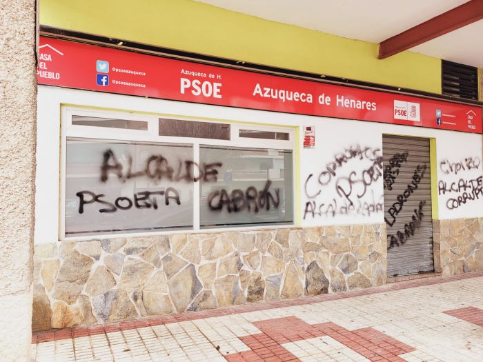El PSOE de Azuqueca condena y rechaza las pintadas aparecidas en su sede porque “atentan contra la esencia de nuestra democracia”