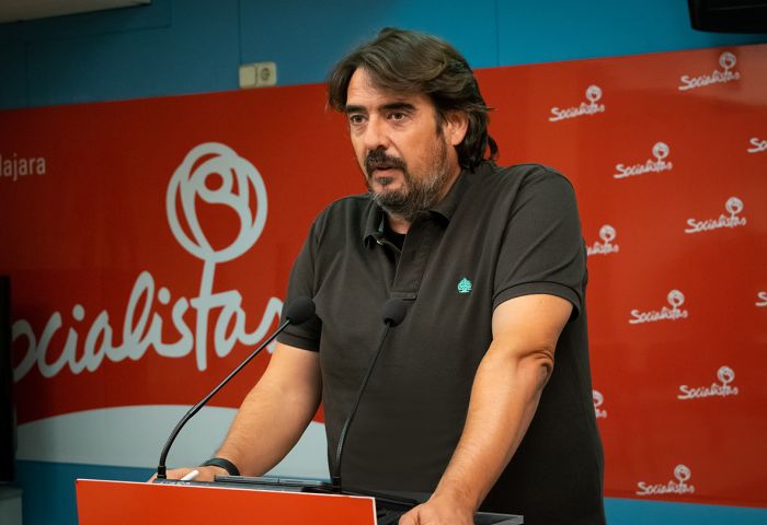 Reprobación a Antonio Román: “solo caben dos opciones, o votar a favor, o darle la razón en su acoso a una trabajadora por ser socialista”