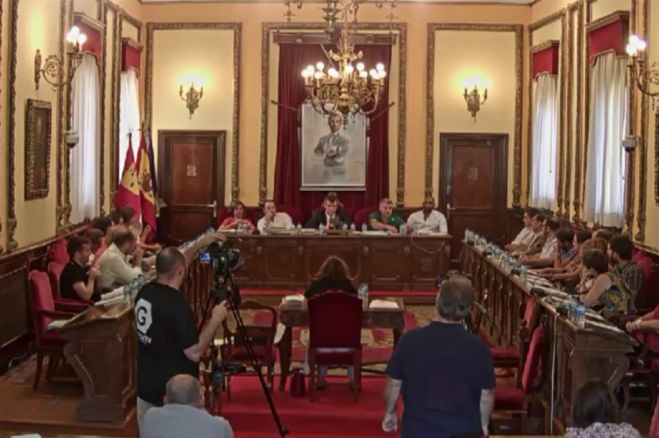 El PSOE logra el compromiso unánime del pleno para arreglar los aparcamientos subterráneos para residentes
