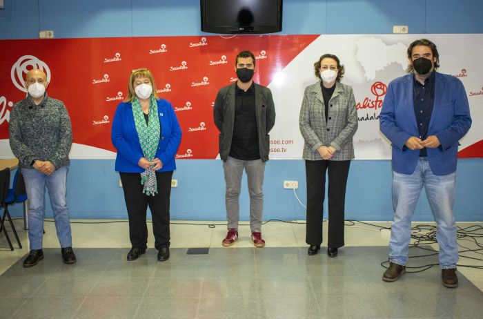 Reunión entre representantes socialistas en el Congreso y el Senado con los nuevos dirigentes sindicales de UGT y CCOO en Guadalajara