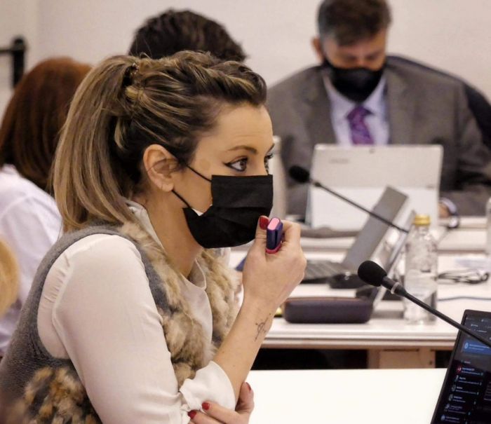 Lucía de Luz: “Tributos justos y progresivos frente a los impuestazos del PP en 12 años”