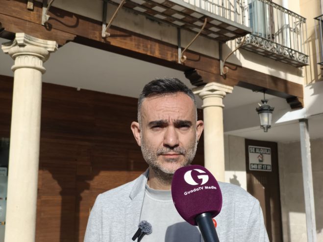 El PSOE demanda a Guarinos que se preocupe del mantenimiento de las escuelas y le urge a pedir las ayudas de la Junta para climatización